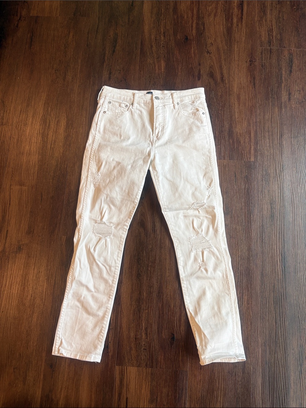 GAP White Distressed Women’s Jeans. 29 Reg. Slim Straight.
